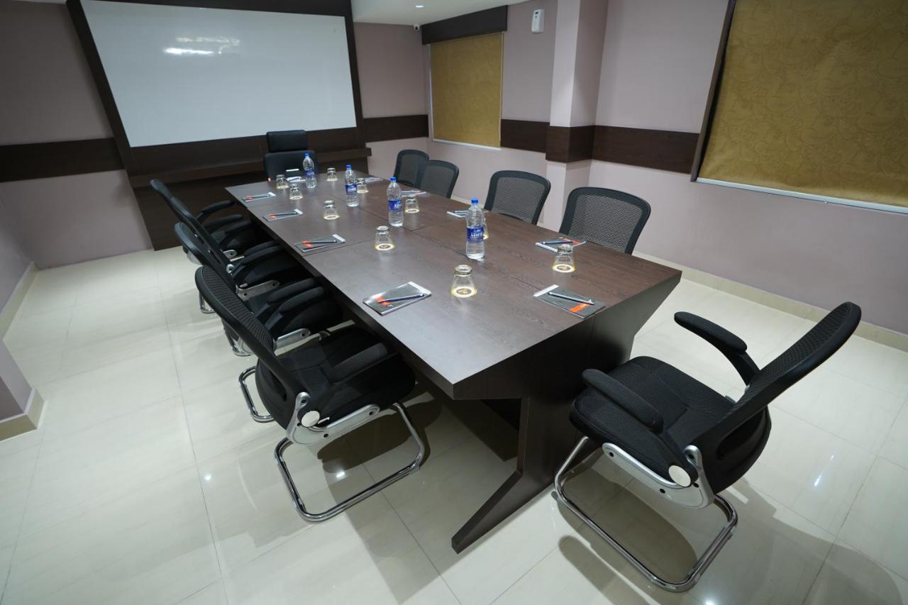 Готель Neyyar Residency Neyyattinkara Екстер'єр фото