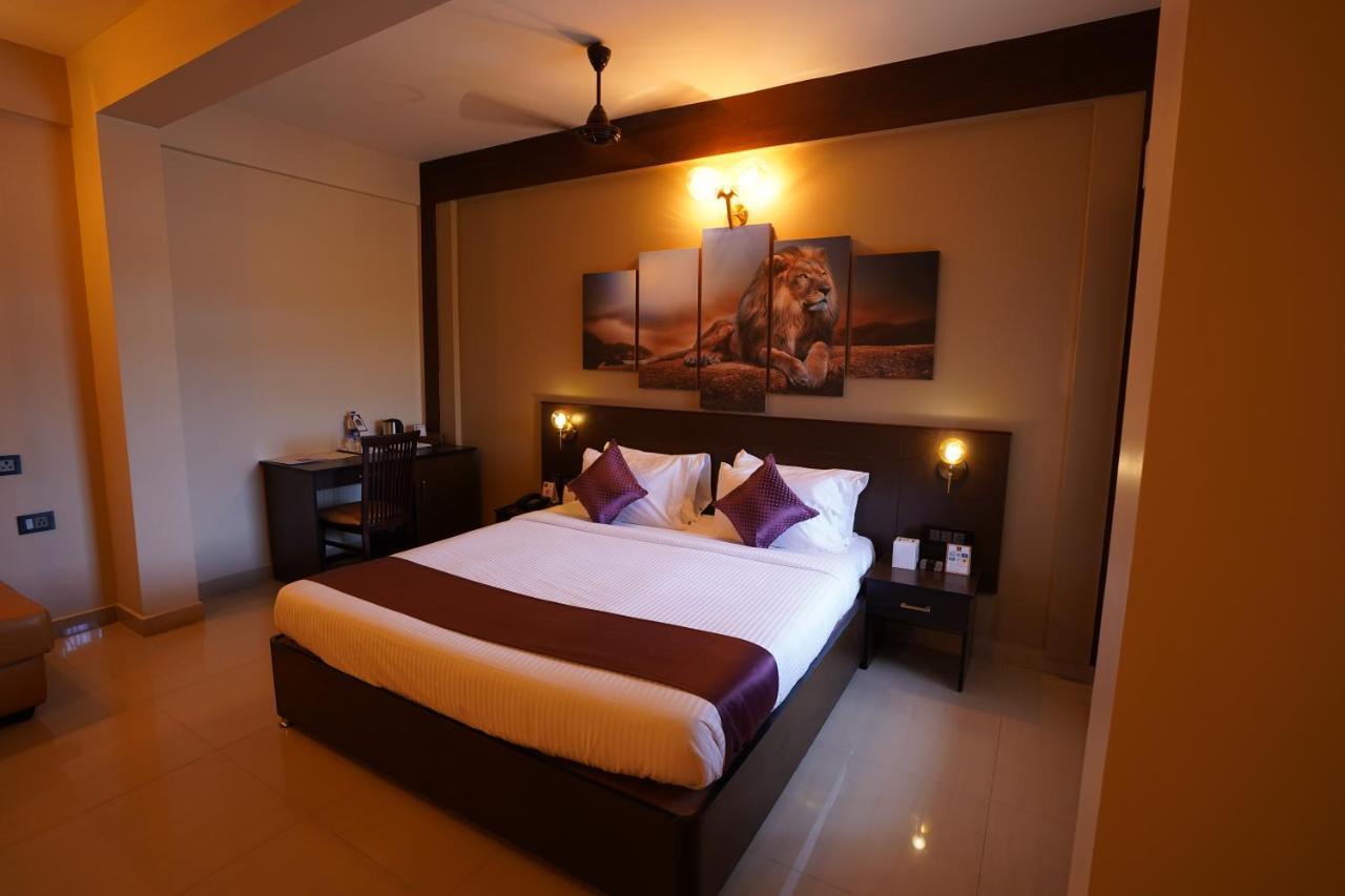 Готель Neyyar Residency Neyyattinkara Екстер'єр фото