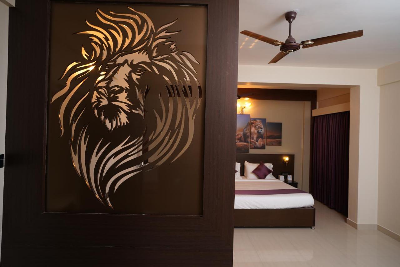Готель Neyyar Residency Neyyattinkara Екстер'єр фото